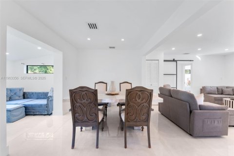 Villa ou maison à louer à Miami, Floride: 3 chambres, 142.88 m2 № 2025184 - photo 19