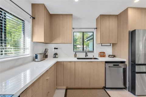 Villa ou maison à louer à Miami, Floride: 3 chambres, 142.88 m2 № 2025184 - photo 18