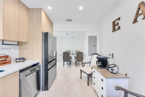 Villa ou maison à louer à Miami, Floride: 3 chambres, 142.88 m2 № 2025184 - photo 17