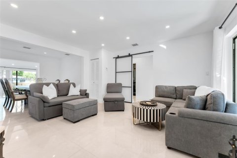 Villa ou maison à louer à Miami, Floride: 3 chambres, 142.88 m2 № 2025184 - photo 21