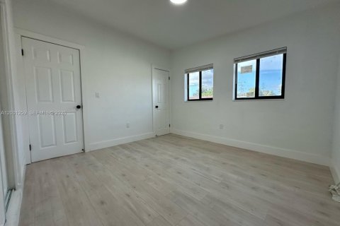 Villa ou maison à vendre à Miami Gardens, Floride: 4 chambres, 103.86 m2 № 2065234 - photo 10