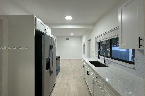 Villa ou maison à vendre à Miami Gardens, Floride: 4 chambres, 103.86 m2 № 2065234 - photo 5