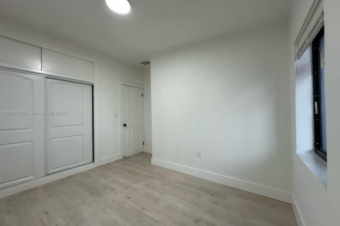 Villa ou maison à vendre à Miami Gardens, Floride: 4 chambres, 103.86 m2 № 2065234 - photo 12