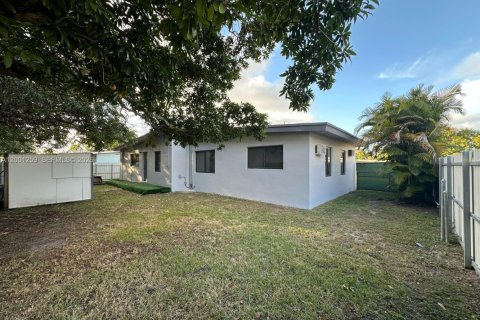 Villa ou maison à vendre à Miami Gardens, Floride: 4 chambres, 103.86 m2 № 2065234 - photo 23