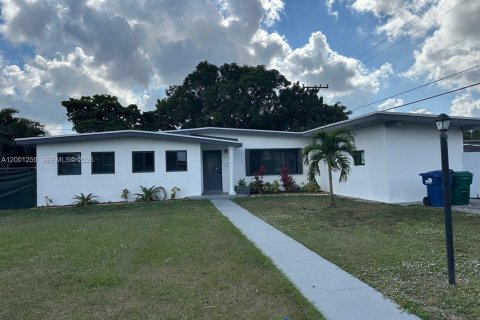 Villa ou maison à vendre à Miami Gardens, Floride: 4 chambres, 103.86 m2 № 2065234 - photo 2