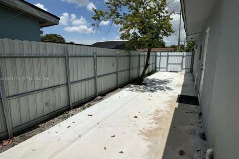 Villa ou maison à vendre à Miami Gardens, Floride: 4 chambres, 103.86 m2 № 2065234 - photo 21