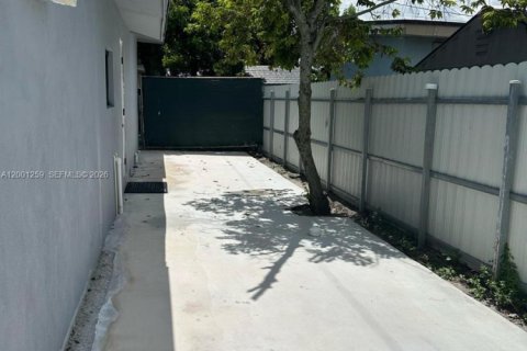 Villa ou maison à vendre à Miami Gardens, Floride: 4 chambres, 103.86 m2 № 2065234 - photo 22