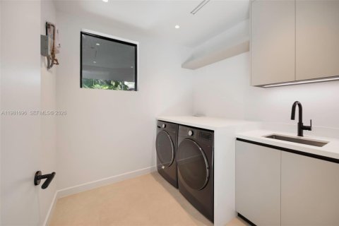 Villa ou maison à vendre à Miami, Floride: 6 chambres № 2248561 - photo 30