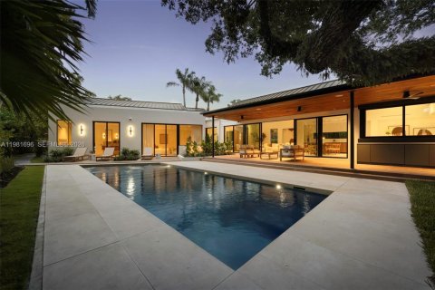 Villa ou maison à vendre à Miami, Floride: 6 chambres № 2248561 - photo 23