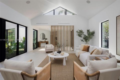Villa ou maison à vendre à Miami, Floride: 6 chambres № 2248561 - photo 9