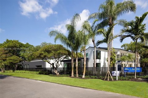 Villa ou maison à vendre à Miami, Floride: 6 chambres № 2248561 - photo 2