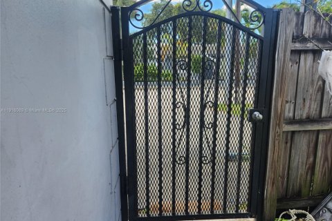 Снять в аренду квартиру в Форт-Лодердейл, Флорида 1 спальня, 201.23м2, № 1972665 - фото 5