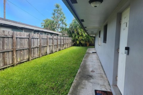 Снять в аренду квартиру в Форт-Лодердейл, Флорида 1 спальня, 201.23м2, № 1972665 - фото 6