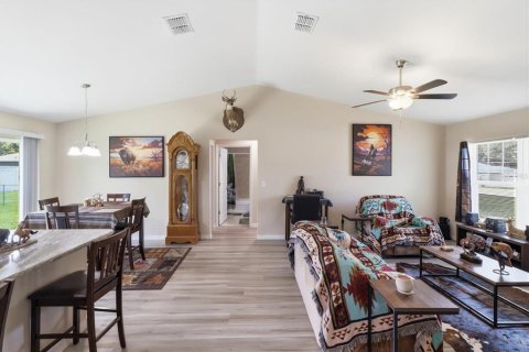 House in Dunnellon, Florida 3 bedrooms, 129.97 sq.m. № 2197838 - photo 8