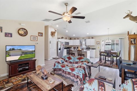 House in Dunnellon, Florida 3 bedrooms, 129.97 sq.m. № 2197838 - photo 6
