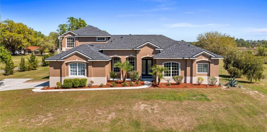 House in Groveland, Florida 5 bedrooms, 379.88 sq.m. № 1574418