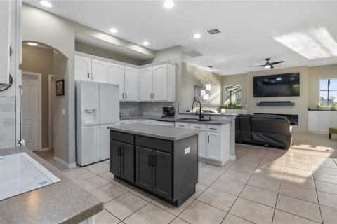 House in Groveland, Florida 5 bedrooms, 379.88 sq.m. № 1574418 - photo 6