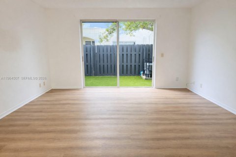 Adosado en alquiler en Miami, Florida, 2 dormitorios, 96.62 m2 № 2025940 - foto 7