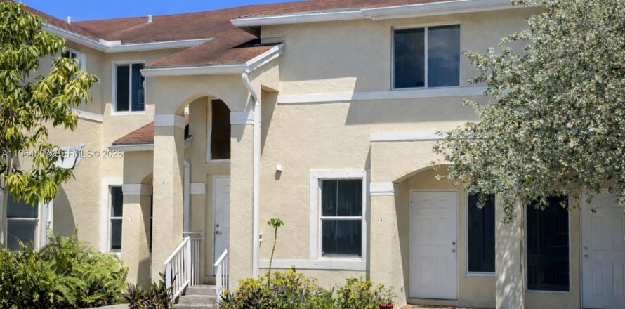 Adosado en Miami, Florida 2 dormitorios, 96.62 m2 № 2025940