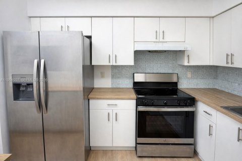 Adosado en alquiler en Miami, Florida, 2 dormitorios, 96.62 m2 № 2025940 - foto 4