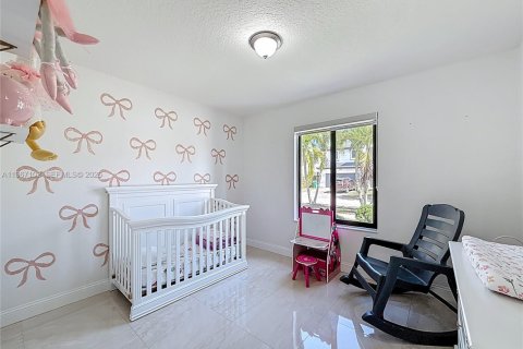 Casa en venta en Cutler Bay, Florida, 3 dormitorios, 160.54 m2 № 2029935 - foto 16