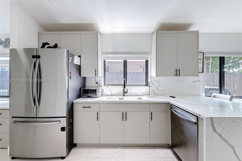 Casa en venta en Cutler Bay, Florida, 3 dormitorios, 160.54 m2 № 2029935 - foto 8