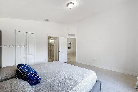Casa en venta en Cutler Bay, Florida, 3 dormitorios, 160.54 m2 № 2029935 - foto 24