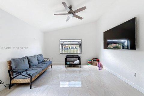 Casa en venta en Cutler Bay, Florida, 3 dormitorios, 160.54 m2 № 2029935 - foto 13