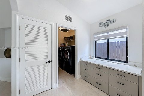 Casa en venta en Cutler Bay, Florida, 3 dormitorios, 160.54 m2 № 2029935 - foto 12