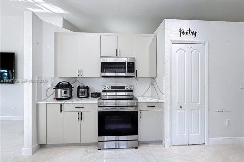 Casa en venta en Cutler Bay, Florida, 3 dormitorios, 160.54 m2 № 2029935 - foto 10