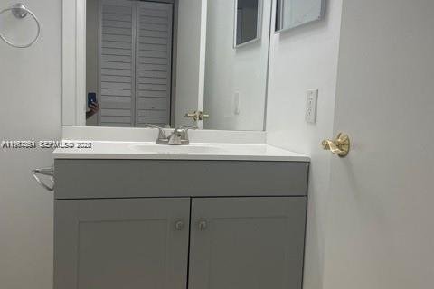 Copropriété à vendre à Sunrise, Floride: 2 chambres, 95.13 m2 № 2081396 - photo 11