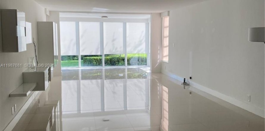 Condo in Pompano Beach, Florida, 3 bedrooms  № 2068831