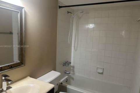 Купить кондоминиум в Майами, Флорида 2 спальни, 80.82м2, № 2090759 - фото 15