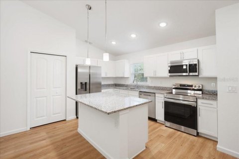 House in Palm Coast, Florida 4 bedrooms, 153.66 sq.m. № 1904345 - photo 8