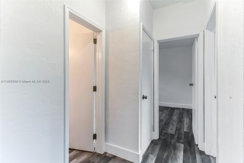 Снять в аренду виллу или дом в Майами, Флорида 2 спальни, 153.1м2, № 1963875 - фото 8