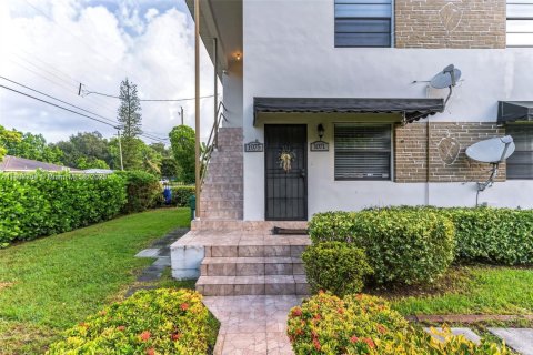 Снять в аренду виллу или дом в Майами, Флорида 2 спальни, 153.1м2, № 1963875 - фото 14