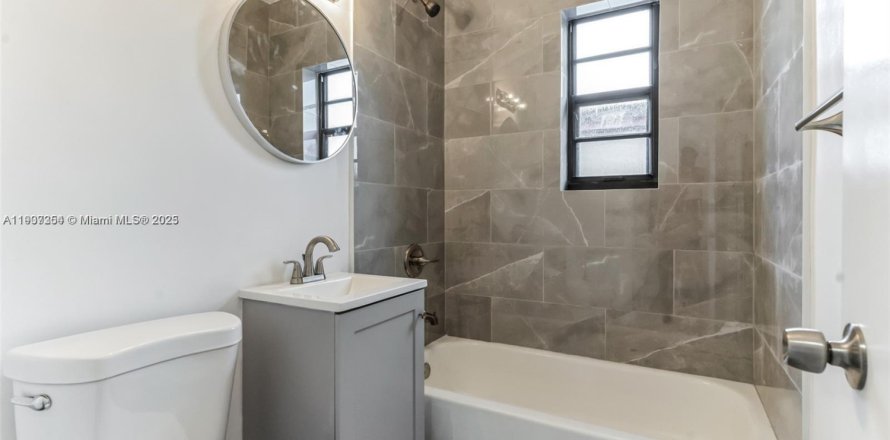 Дом в Майами, Флорида 2 спальни, 153.1м2 № 1963875