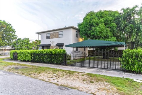 Снять в аренду виллу или дом в Майами, Флорида 2 спальни, 153.1м2, № 1963875 - фото 13