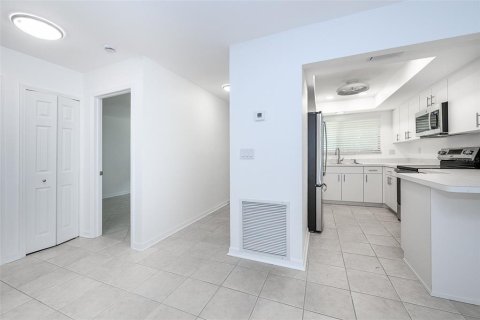 Copropriété à louer à Punta Gorda, Floride: 2 chambres, 98.29 m2 № 2313464 - photo 12