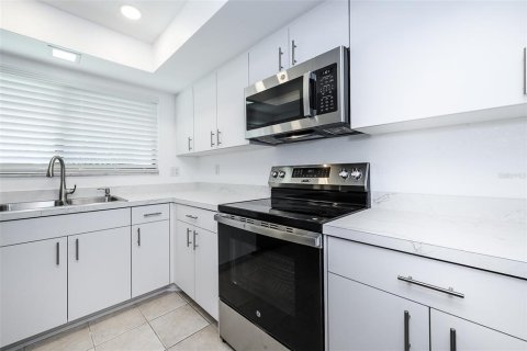 Copropriété à louer à Punta Gorda, Floride: 2 chambres, 98.29 m2 № 2313464 - photo 8