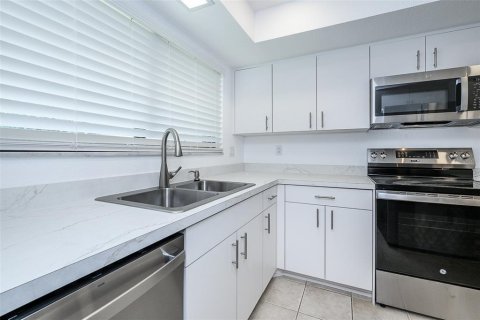 Copropriété à louer à Punta Gorda, Floride: 2 chambres, 98.29 m2 № 2313464 - photo 5
