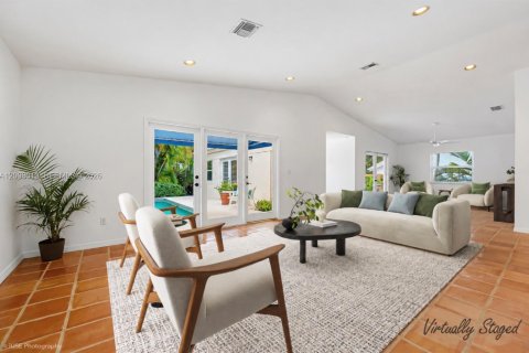 Casa en venta en Miami, Florida, 3 dormitorios № 2432977 - foto 2