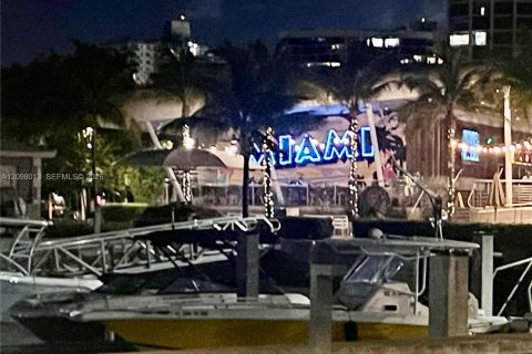 Casa en venta en Miami, Florida, 3 dormitorios № 2432977 - foto 21