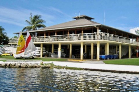 Casa en venta en Miami, Florida, 3 dormitorios № 2432977 - foto 19