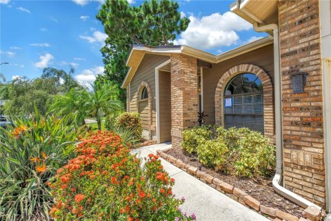 House in Tampa, Florida 4 bedrooms, 197.79 sq.m. № 1886289 - photo 2