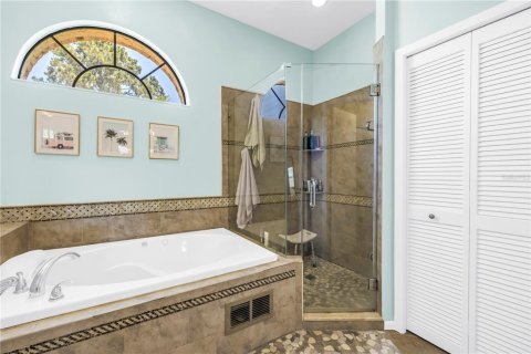 House in Tampa, Florida 4 bedrooms, 197.79 sq.m. № 1886289 - photo 30