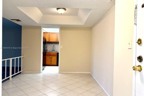 Condo in Lauderhill, Florida, 1 bedroom  № 1954169 - photo 6