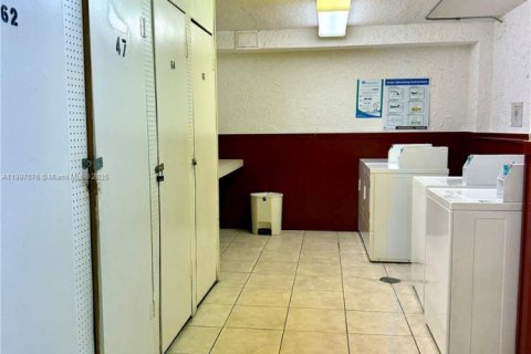 Condo in Lauderhill, Florida, 1 bedroom  № 1954169 - photo 18