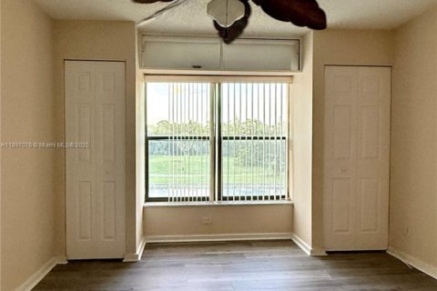 Condo in Lauderhill, Florida, 1 bedroom  № 1954169 - photo 13