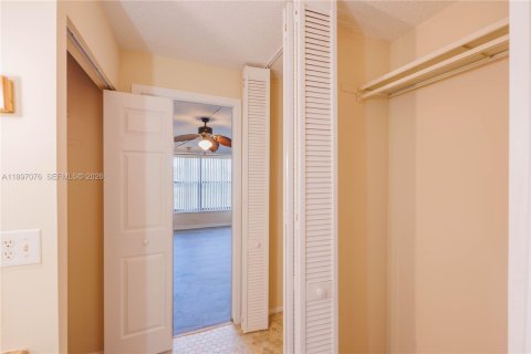 Condominio en venta en Lauderhill, Florida, 1 dormitorio, 74.32 m2 № 1954169 - foto 22